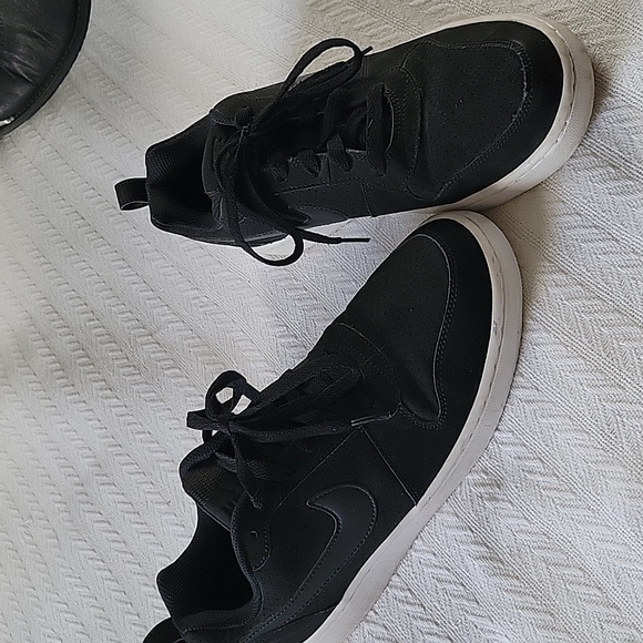 Nike women's sneaker - Picture 2 of 6